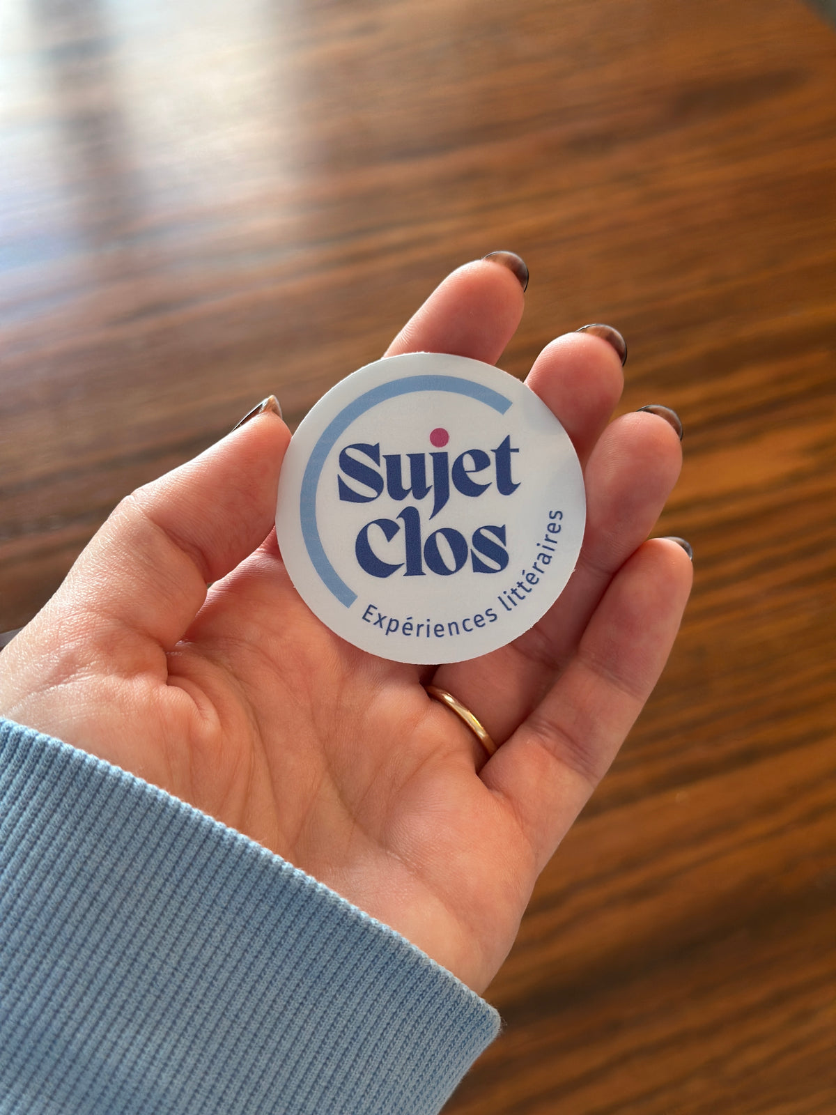 Autocollant rond Sujet clos